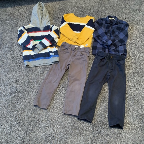 H&M Other - H&M boys bundle 3 tops & 2 pairs of pants for 1 low price. Size 5/6